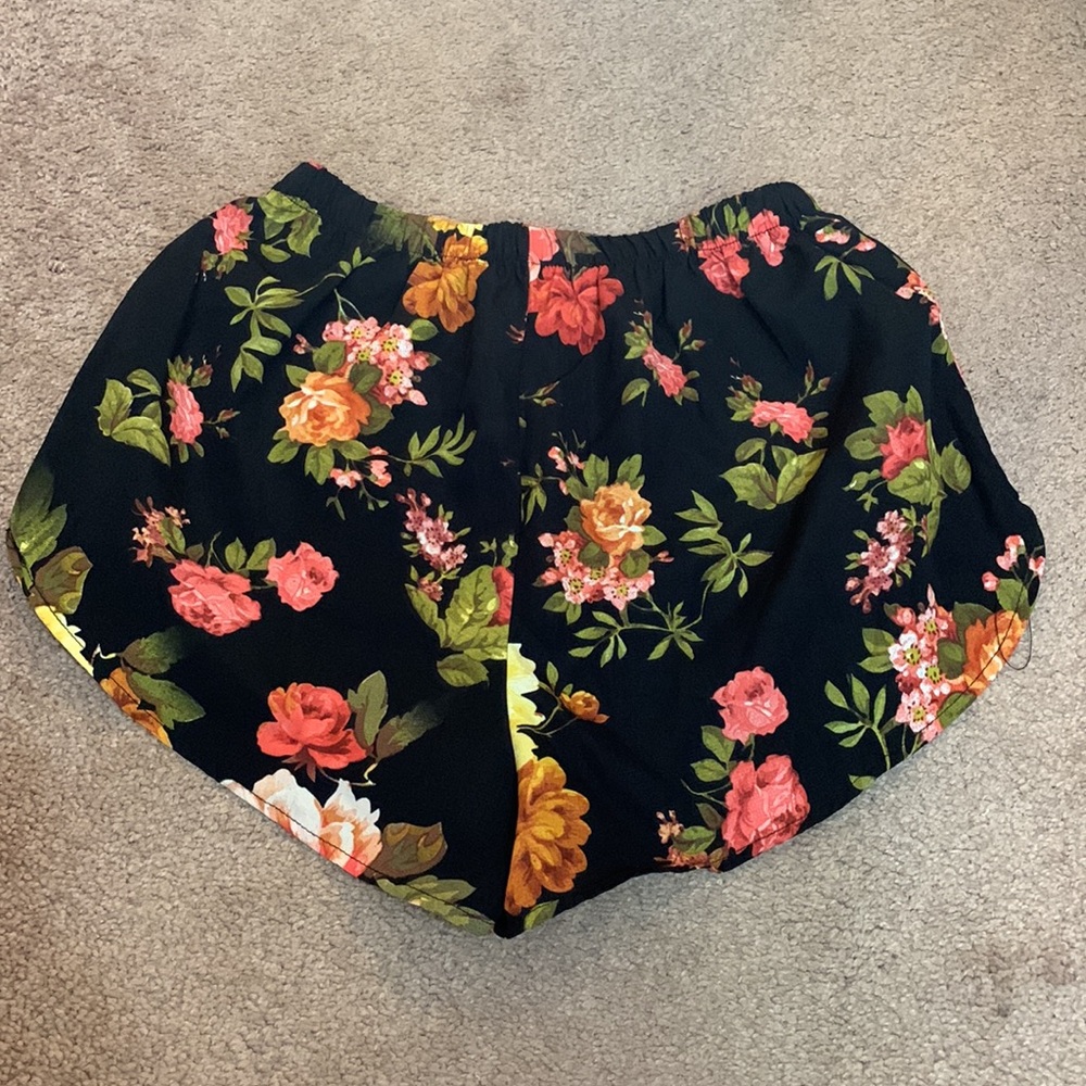 EUC Ambiance Apparel Floral Flowy Shorts - Picture 3 of 10